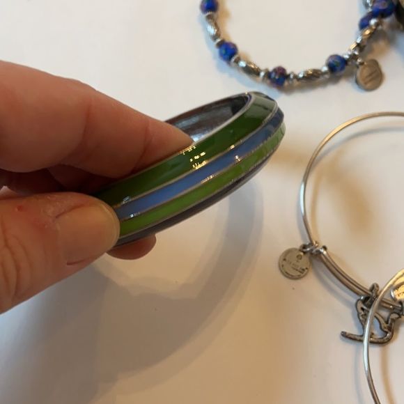 Set of 7 Bracelets - Picture 2 of 9